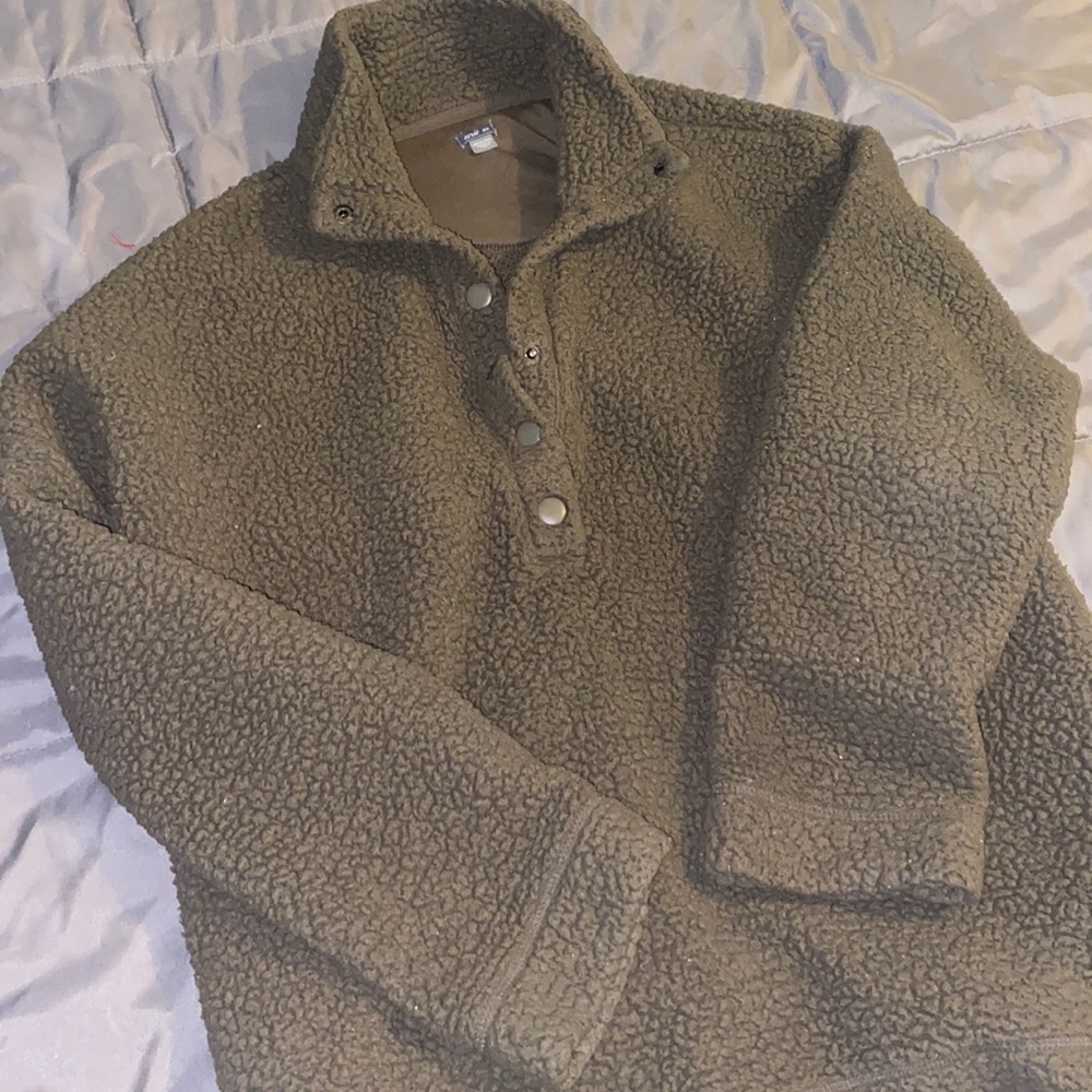 Aerie fleece pull over with buttons